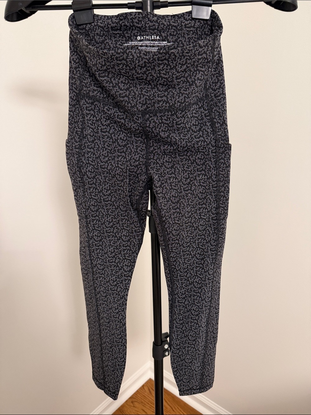 Athleta Black and Gray Micro-Print Crop Leggings